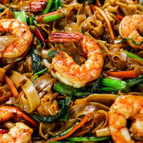 Shrimp Drunken Noodles Recipe, Shrimp Drunken Noodles, Drunken Noodles With Shrimp, Fish Casseroles, Drunken Shrimp, Drunken Noodles Recipe, Chinese Pork Recipes, Fish Casserole, Wonton Noodle Soup