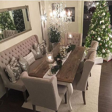 Dinning room Christmas Dining Room Table, Room Bench, Stylish Dining Room, Breakfast Nooks, Dining Room Cozy, Christmas Dining Room, Dining Room Table Decor, Room Cozy, Room Tips