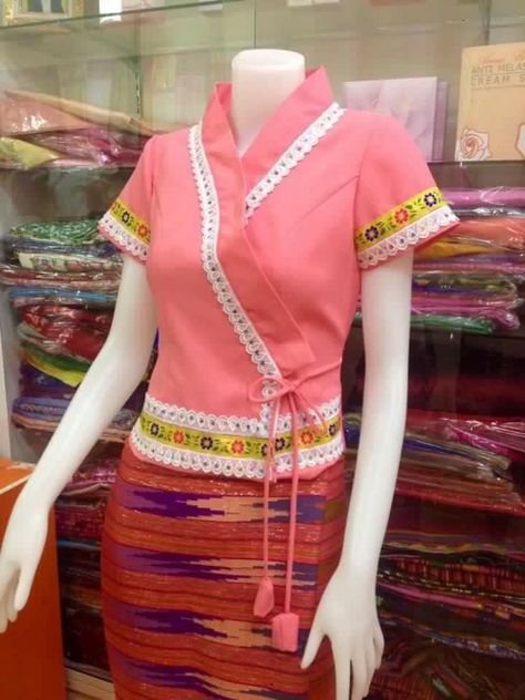 Shan Dress Traditional, Shan Dress Design, Myanmar Shan Traditional Dress, Shan Dress, Myanmar Outfit, Mode Batik, Thai Fabric, Traditional Thai Clothing, Myanmar Clothes