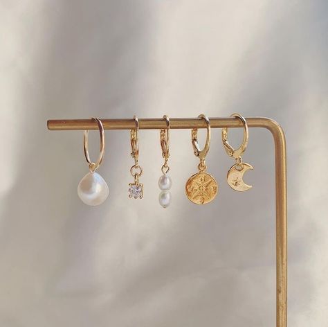 Earing Photo Ideas, Accessory Photography Ideas, Jewelry Product Photos, Photo Jewelry Ideas, Jewelry Product Shots Ideas, Jewelry Photography Ideas Styling, Jewellery Photography Ideas, Jewelry Photo Ideas, Jewelry Inspo Gold