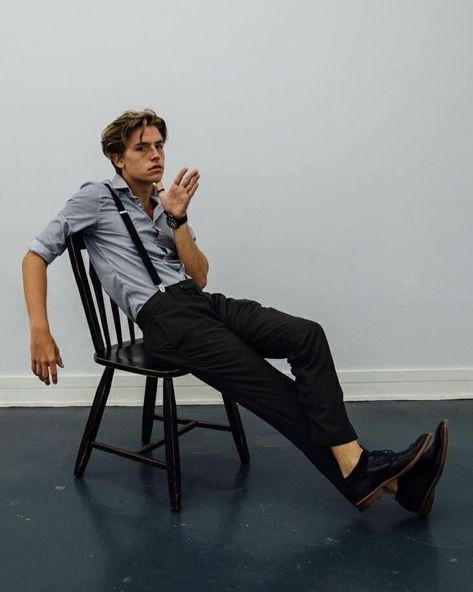 Sitting Pose Reference, Male Portrait Poses, Male Pose Reference, Male Models Poses, Mens Photoshoot Poses, Portrait Photography Men, Sitting Poses, Body Reference Poses, Man Sitting