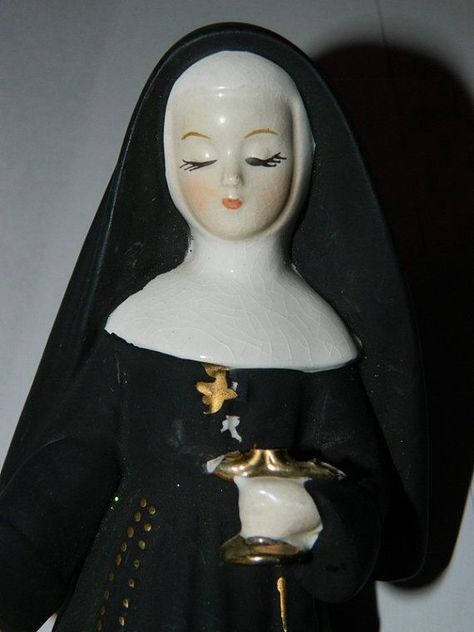 Nun Doll, Blessed Mother Statue, Vintage Figurines, Hummel Figurines, Childrens Books Illustrations, Angel Aesthetic, Angel Figurines, Wedding Music, Porcelain Dolls