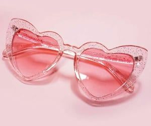 71 images about Sunglasses💫 on We Heart It | See more about sunglasses, style and glasses Glitter Cat Eye, Foto Muro Collage, Kristina Webb, Tapeta Z Hello Kitty, Daphne Blake, نظارات شمسية, Soft Girl Aesthetic, Shaped Sunglasses, Glam Metal