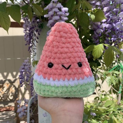 Cute Stuff To Knit, Crochet Watermelon Plushie, Crochet Watermelon Pattern, Crochet Fluffy Amigurumi, Cute Food Crochet, Cool Stuff To Crochet, Summer Crochet Plushies, Simple Crochet Plushies, Watermelon Crochet Patterns