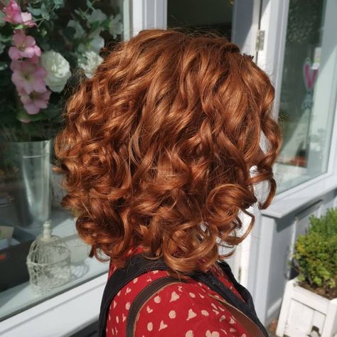 Nuala Morey Hair & Beauty’s Instagram profile post: “A beautiful curly transformation by Georgia  #curly #curlyhair# ukcurly#curlynaturalhair#curlyhairstyles #curlycommunity #curlyhairkillas#…” Auburn Hair Color Curly, Short Curly Ginger Hair, Red Short Curly Hair, Short Red Curly Hair, Auburn Curly Hair, Curly Auburn Hair, Curly Bob Bangs, Curly Ginger Hair, Curly Color