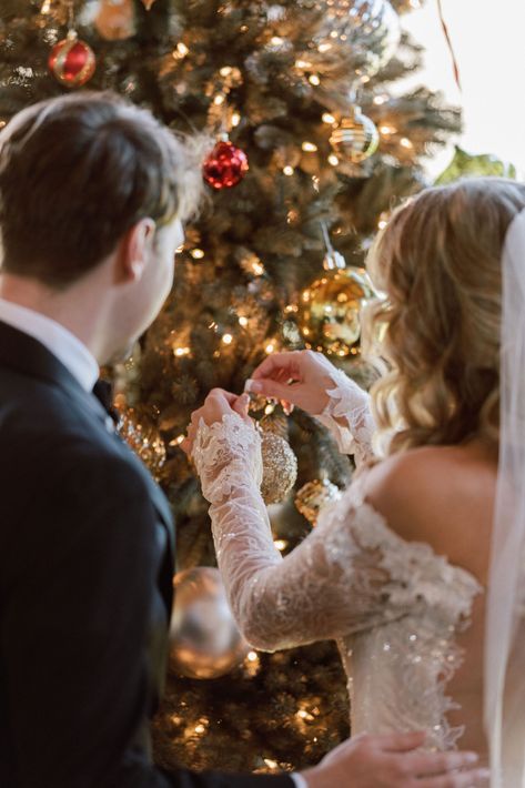 Anna and Ben's perfect Christmas wedding in the mountains of North Carolina was a magical day that will be cherished for years to come. Christmas Wedding Photo Ideas, Wedding Photo Ideas Winter, Winter Wedding Picture Ideas, Christmas Wedding Photography, Intimate Christmas Wedding, Christmas Wedding Photos, Small Christmas Wedding, Christmas Wedding Groom, Night Winter Wedding