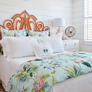 Tropical Room, Coastal Style Bedroom, Palm Beach Decor, Airbnb Ideas, Room Things, Beach Rental, Coastal Bedroom Decorating, Rattan Headboard, Lilly Inspired