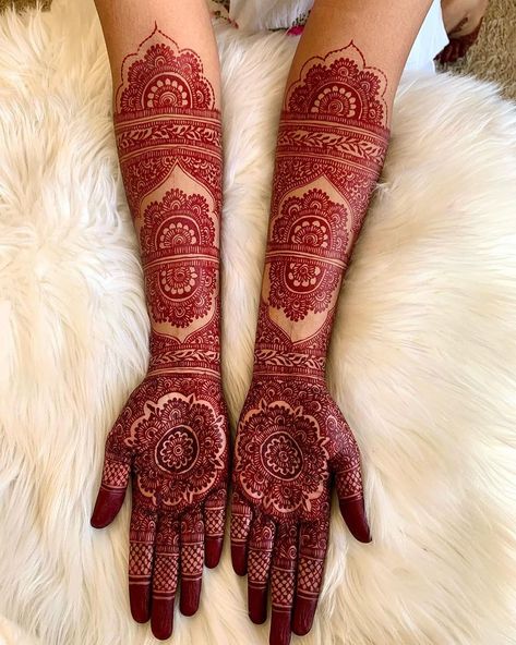 Full Arm Mehndi, Red Mehndi Designs, Arm Mehndi, Mehndi Stain, Red Mehndi, Elegant Mehndi Designs, Elegant Mehndi, Palm Mehndi Design, Red Henna