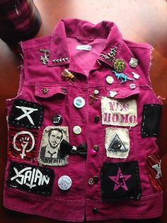 Crust punk, Levis and Punk on Pinterest Punk Jacket Diy, Pastel Punk Aesthetic, Punk Patches Diy, Patch Vest, Diy Heels, Punk Vest, Battle Vest, Jacket Diy, Punk Jacket