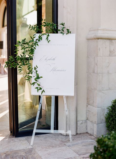 Welcome Sign Florals, Wedding Wishlist, Calligraphy Ideas, Greenery Wedding Decor, Wedding Arbour, All White Wedding, Wedding Entrance, Flower Bar, Wedding Flower Decorations