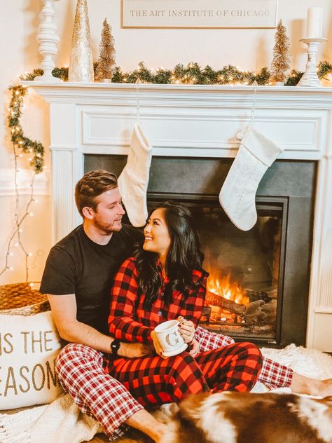 Fireplace Photoshoot, Indoor Christmas Photos, Cheesy Christmas Movies, Two Christmas Trees, Outfits For Christmas, Christmas Couple Photos, Christmas Couple Pictures, Christmas Poses, Christmas Family Photoshoot