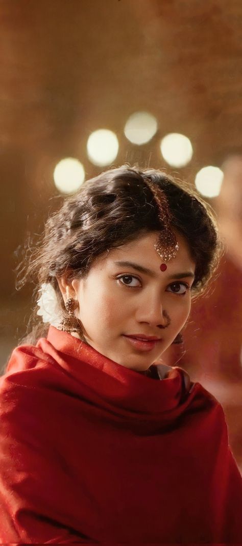 Sai Pallavi Sir Movie Images Hd, Shyam Singha Roy Sai Pallavi, Sai Pallavi Hot Images, Portrait Rangoli, Woman Face Photography, Sai Pallavi Hd Images, Classic Movie Quotes, Comedy Pictures, John Campbell