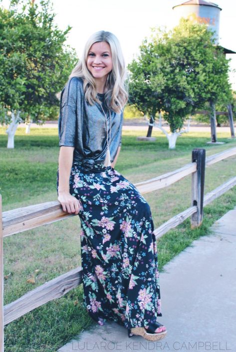 Floral LuLaRoe maxi skirt and an Elegant collection Irma top, with tassel necklace. Click link to shop LuLaRoe and for more style inspiration and giveaways. Weird Flowers, Stage Style, Apple Body Shapes, Lularoe Maxi Skirt, Apple Shape, Lula Roe, Picture Inspiration, Inverted Triangle, Lularoe Styling