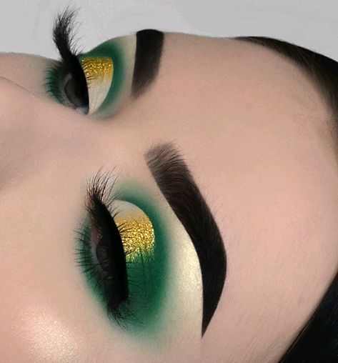 Makeup Verde, Eye Pallet, Yellow Eye Makeup, Maquillage Yeux Cut Crease, Make Up Designs, Vibrant Makeup, Drag Make-up, Gold Eye Makeup, Bold Lipstick