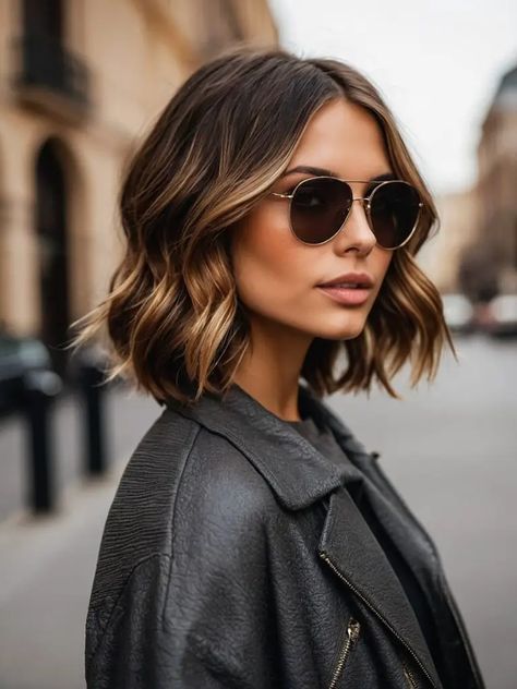 Brunette Medium Length Balayage Hair, Chestnut Brown Hair With Highlights Bob, Short Hair Color Ideas Brown, Brunette With Blonde Ombre, Ombre Balayage Hair Medium Length, Brunette Bob Haircut With Highlights, Bob Hair Balayage Brunettes, 2024 Brown Hair Trends Summer, Cropped Bob Hairstyles