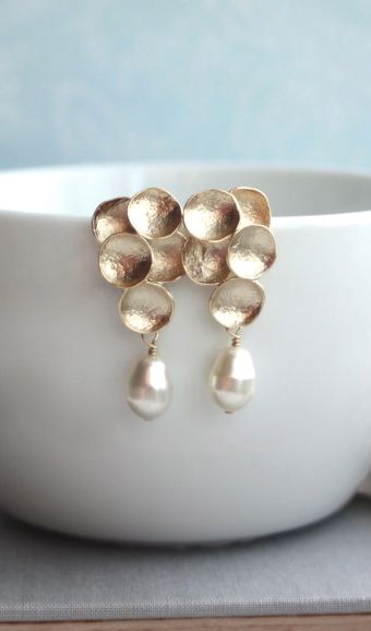 Dolla Dolla Matte Gold Earrings, Pearl Teardrop Earrings, Ivory Earrings, Pearls Earrings, Ivory Pearl, Diy Schmuck, Bridesmaid Earrings, Matte Gold, Suho