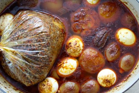 Hamin (Shabbat T’fina) – Slow Cooked Stew with Wheat Berries Dish (in a cooking bag) Vegetarian Crockpot Soup, Tunisian Food, Shabbat Dinner, Crockpot Turkey, Dry Chickpeas, Wheat Berries, Food Family, Jewish Recipes, Slow Cooked