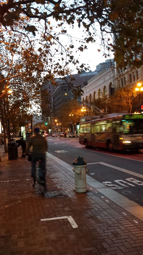 San Francisco Street Life, City Streets, Downtown Autumn In San Francisco, Autumn San Francisco, San Francisco In The Fall, Fall San Francisco, San Francisco Fall Aesthetic, Fall In San Francisco, Rainy San Francisco, San Francisco Winter, San Francisco Homes