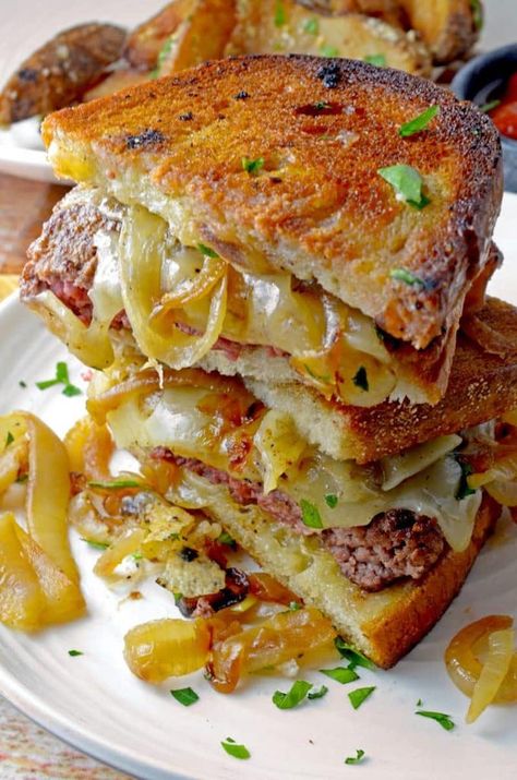 Skip the Drive Thru With These 13 On-the-Go Dinner Sandwiches via Brit   Co Patty Melt Recipe, What A Burger, Melt Recipe, Good Recipe, Patty Melt, Party Sandwiches, Grilled Cheese Sandwiches, Dinner Sandwiches, Grilled Sandwich