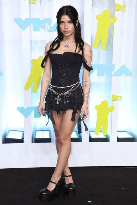 Vmas Dress, Vmas Red Carpet, Rock Star Outfit, Prettiest Celebrities, Hollywood Red Carpet, Punk Dress, Red Carpet Outfits, Kylie Kristen Jenner, Nessa Barrett