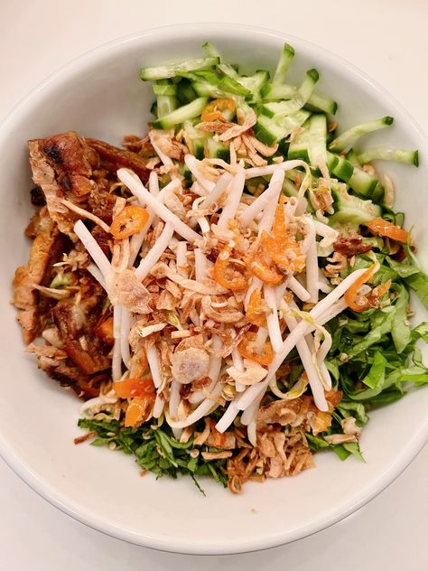 Vietnamese BBQ Pork Rice Bowl - Florence Le Vietnamese Rice Bowl, Bbq Pork Rice Bowl, Vietnamese Bbq Pork, Vietnamese Bbq, Bowls Recipes, Vietnamese Rice, Home Cooked Meals, Rice Bowls Recipes, Cooking White Rice