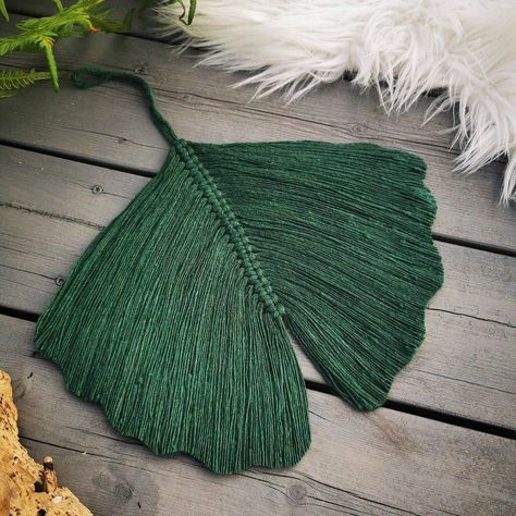 Diy Macrame Projects, Macrame Leaves, Pola Macrame, Macrame Leaf, Macrame Wall Hanging Patterns, Crochet Wall Hangings, Rope Crafts Diy, Diy Weaving, Ginkgo Biloba