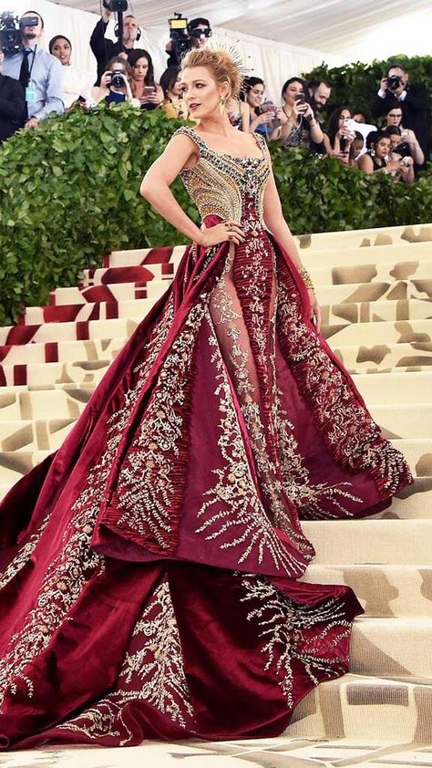 Blake Lively Met Gala, Best Met Gala Looks, Gala Looks, Met Gala Outfits, Versace Gown, Met Gala Dresses, Met Gala Red Carpet, Red Carpet Gowns, Fashion Moments