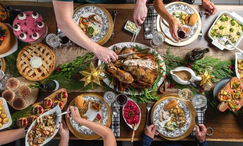 How to survive holiday feasts when you're glutenfree. Follow these tips and make sure your festivities are fun, not filled with fear of the feast.   #glutenfree #freefrom #Xmassurvivaltips #glutenfreeXmas #celiac #allergies #howtosurveXmasglutenfree Engagement Party Recipes, Best Ina Garten Recipes, Classic Dinnerware, Dinner Party Summer, Dinner Party Menu, Outdoor Dinner, Party Menu, Summer Entertaining, Sunday Dinner