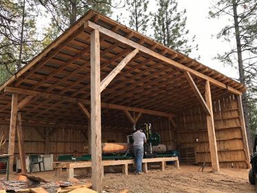 Sawmill Shed, Saw Mill Diy, Sawmill Projects, Small Barn Plans, Sawmill Lumber, Portable Saw Mill, Firewood Storage Outdoor, Pole Barn Garage, Bandsaw Mill