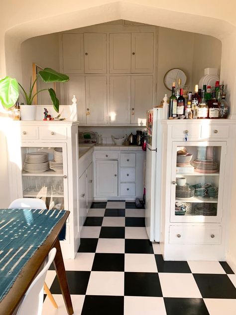 San Francisco Studio Apartment Ideas, Small San Francisco Apartment, San Francisco Studio Apartment, San Francisco Apartment Decor, Apartment San Francisco, Apartment Therapy Small Spaces, Studio Apartment Kitchen, Hale House, Checkered Floor