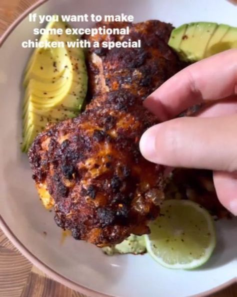 18K Likes, 93 Comments - Eating Healthy (@eatinghealthyfeed) on Instagram: "1️⃣ or 2️⃣? Which #recipe by @shredhappens would you try ?🤔1️⃣ 📌EASY, CRISPY CHICKEN & AVO CREMA.Follow @shredhappens for more healthy LOWCARB recipes..I used an air fryer here, but you can also use an oven..Here is how I made it:.1.Start with 1.5 lbs of bone-in skin-on chicken thighs. I didn’t go boneless skinless as usual because the bone and skin add so much flavor and make it “juicy”. If you prefer to go Easy Crispy Chicken, Crema Recipe, Air Fryer Chicken Thighs, Fried Chicken Recipes, Air Fryer Chicken, No Carb Diet, Low Fat Recipes, Keto Diet For Beginners, Crispy Chicken