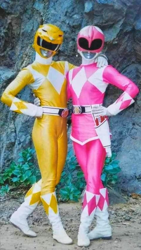 Kimberly Hart and Aisha Campbell Power Ranger Cupcakes, Trini Kwan, Power Rangers 2017, Kimberly Hart, Amy Jo Johnson, Yellow Ranger, Power Rangers Cosplay, Power Rangers Costume, Pink Power Rangers