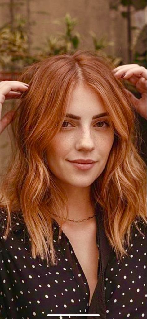 Red Shoulder Length Hair With Layers, Redhead Lob Haircut, Shoulder Length Hair Redhead, Midlength Haircuts Red Hair, Mid Red Hair, Dusty Copper Hair, Mid Length Red Hair With Layers, Lob Red Hair, Medium Length Haircut Red Hair