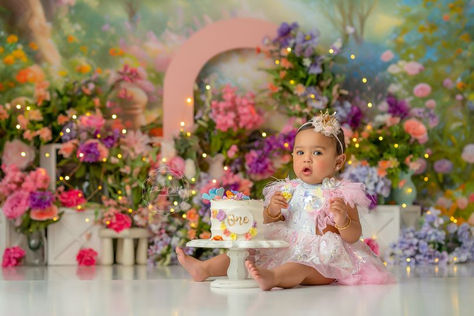 #cakesmash #cakesmashgirl #cakesmashideas #cakesmashshoot #cakesmashphotos #cakesmashsession #cakesmashphotography #cakesmashphotographer Garden Photo Backdrop, Garden Theme Birthday, Cake Smash Girl, Violet Cake, Cake Backdrops, Easter Photography, Backdrops Kids, Baby Cake Smash, Smash Cake Girl