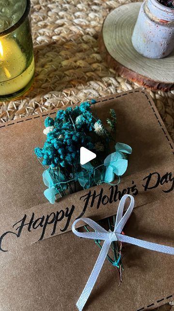 Ritika J | Art | Aesthetics | DIY on Instagram: "Because Handmade cards are the best ♥️✨
P.S. This card is 5” x 5” in size and is made out of a Kraft paper 🫶
.
.
.
.
.
.
.
.
[mothers day diy, diy card, handmade card, art tutorial, card tutorial, mothers day gifts, handmade with love, diy, tutorial]
.
.
#mothersday #mothersdaygifts #mothersdaycard #mothersdayflowers #mothersdaydiy #diycards #diycard #diycardtutorial #cardtutorial #arttutorial #diytutorial #handmadecards #handmadecrafts #mothersday2024 #mothersdaygiftideas #giftsformom #giftsformums #handmadewithlove #tutorialreels #artreels #mothersdayspecial" Mothers Day Greeting Cards Handmade, Mothers Day Gifts Handmade, Mothers Day Diy, Mothersday Cards, Art Aesthetics, Cards For Boyfriend, Mothers Day Special, Mothers Day Flowers, Mother's Day Diy