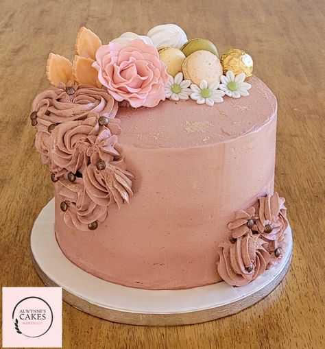 Rose Buttercream Cake, Buttercream Rose Cake, Rose Buttercream, Rose Gold Cake, Crown Cake, Rose Crown, Gold Cake, Old Rose, Buttercream Cake