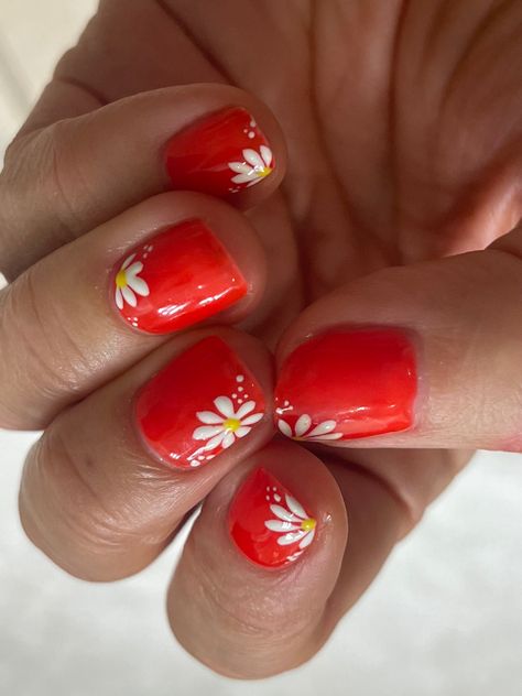 Red Daisy Nails, Red Nails With Flower Design, Red And Yellow Nail Designs, Red Flower Nail Designs, Red Nails With Flowers, Red Flower Nail Art, 50s Nails, Red Floral Nails, Mum Nails