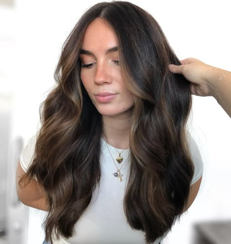 Brunette baddie ⚡️ Toning refresh is all you need sometimes ✨ @moroccanoilpro Melt | 4N 4G Glaze | 6G 7CH 8VB #motroop #moroccanoilpartner #fallhaircolor #brunette #haircolor #brunettebalayage #phillyhair #mocolor Balayage Brunette Cool Tone, Chocolate Brown Long Bob, Brunette Formula Shades Eq, Glazed Brunette Hair, Dark Brown Hair Caramel Highlights, Bronde Haircolor Brunettes, Ash Brunette Hair, Brunette Baddie, Cool Toned Brunette