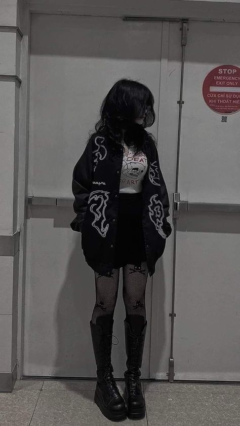 Emo Girl Fashion, Goth Outfits Winter, Soft Goth Outfits, Alt Girl Outfits, Egirl Outfits, Alt Outfits, Emo Outfits, Swaggy Outfits, Goth Outfits