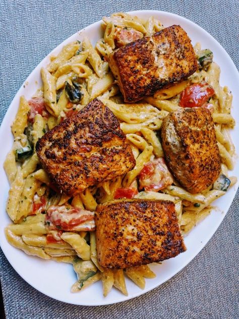 Fish Pasta Dishes, Shrimp Salmon Pasta, Cajun Salmon Pasta Recipes, Cajun Salmon Pasta, Fish And Pasta, Chicken Cajun, Salmon And Veggies, Veggies Pasta, Salmon Pasta Recipes