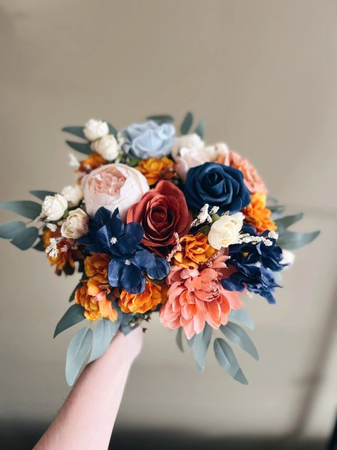 Terracotta Bouquet, Flowers Bridesmaids, Faux Bouquet, Rusting Wedding, Orange Bouquets, Burnt Orange Weddings, Silk Wedding Bouquets, Fleur Orange, Bouquet Toss