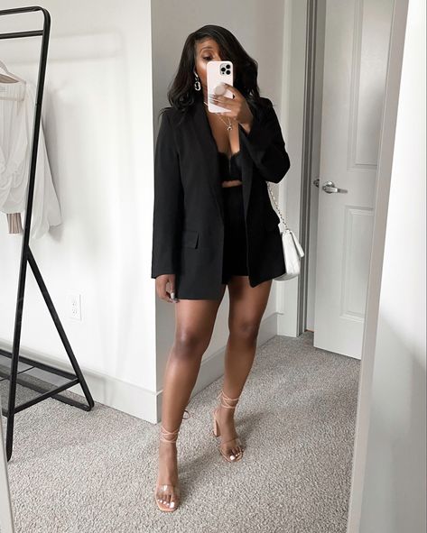 Blazer Birthday Outfit, Summer Date Night Outfit Black Women, Blazer Outfits Party Night, Black Women Date Night Outfits, All Black Outfit For Party Night, Anniversary Dinner Outfit, Blazer Ootd, Blazer Styling, All Black Outfits For Women