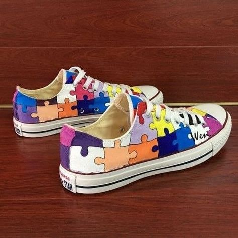 Canvas Shoes Diy, Artsy Shoes, Original Converse, Painted Shoes Diy, Painted Canvas Shoes, Shoes Low Top, Custom Painted Shoes, Diy Sneakers, Painted Sneakers