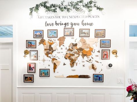 World map wall decor Map Themed Room, Family Photos Wall Decor, Travel Photo Wall, Travel Themed Room, World Map Photo, Travel Map Diy, Travel Gallery Wall, Home Decor Ideas Kitchen, World Map Wall Decor