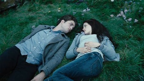 Twilight Music, Bella Y Edward, Twilight Bella And Edward, Twilight Quotes, Twilight 2008, Twilight Cast, Twilight Edward, Twilight Film, Edward Bella