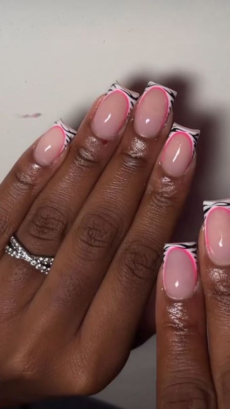 Baddie Short Acrylic Nails Square, Baddie Short Nails, Short Biab Nail Designs, Biab Nail Design, Exotic Short Nails, Short Bling Nails, Glitter Nails Ombre, Nail Designs Minimalist, French Manicure Glitter