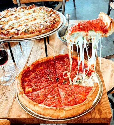 Pizza Deep Dish, Food Insider, Famous Chocolate, Hummingbird Cake, Fish Sandwich, Personal Chef, Eat Real Food, The Windy City, Fast Food Restaurant