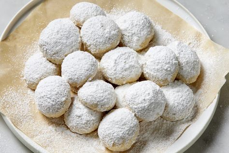 They're a classic for a reason. Snowball Cookies Videos, 5 Ingredient Snowball Cookies, Best Snowball Cookie Recipe, Walnuts Cookies, Snowball Cookies No Nuts Recipe, Portable Scaffolding, Homemade Chex Mix, Popular Desserts Recipes, Snowball Cookie Recipe