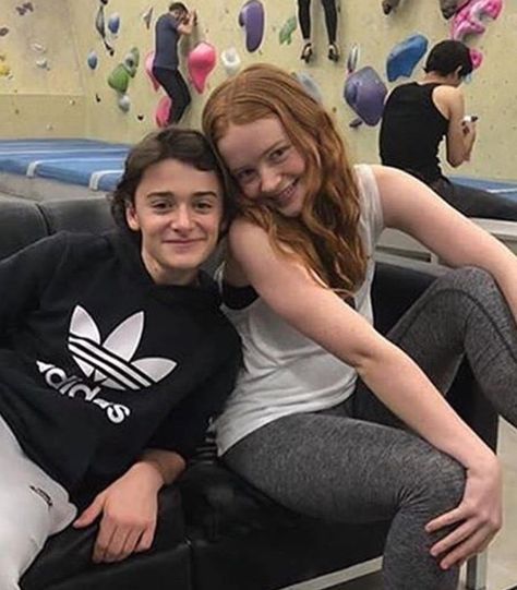 Noah Schnapp, Sadie Sink, Season 3, Stranger Things, Climbing, Wall