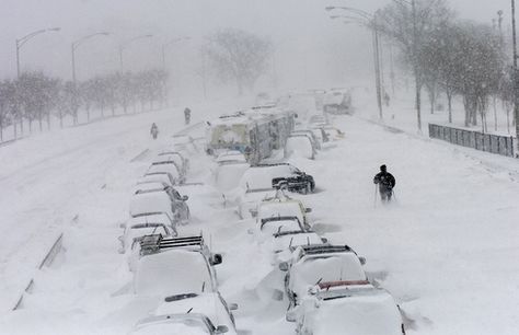 Chicago - sometimes there is a little problem with the snow and you need a long down coat with a hood, but otherwise it's great! Chicago Snow, Snow Storms, Heavy Snowfall, Farmers Almanac, Chi Town, Old Farmers Almanac, My Kind Of Town, Weather Patterns, Winter Cold